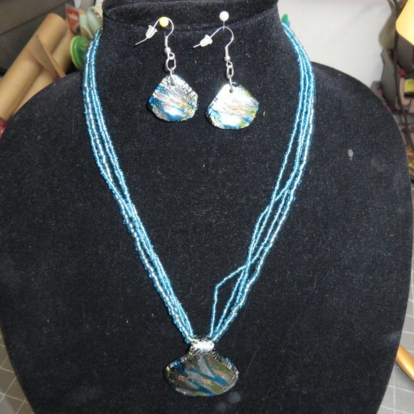 Lifestyle Studios Beaded necklace and earrings - Picture 10 of 13